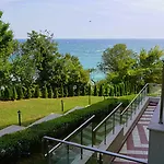 клиф на плажа - Byala Cliff First Line * Bjala