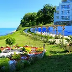 клиф на плажа - Byala Cliff First Line Bjala
