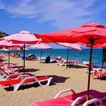 клиф на плажа - Byala Cliff First Line