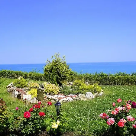 клиф на плажа - Byala Cliff First Line Byala (Varna)