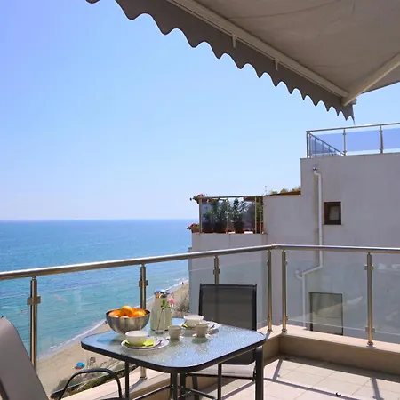 клиф на плажа - Byala Cliff First Line *