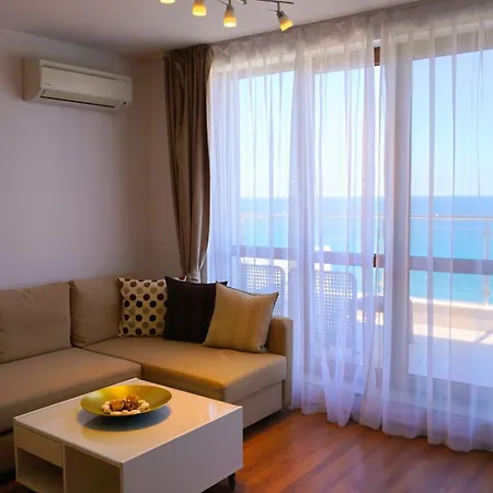 клиф на плажа - Byala Cliff First Line