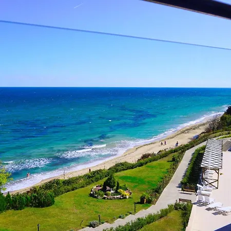 клиф на плажа - Byala Cliff First Line Byala (Varna)