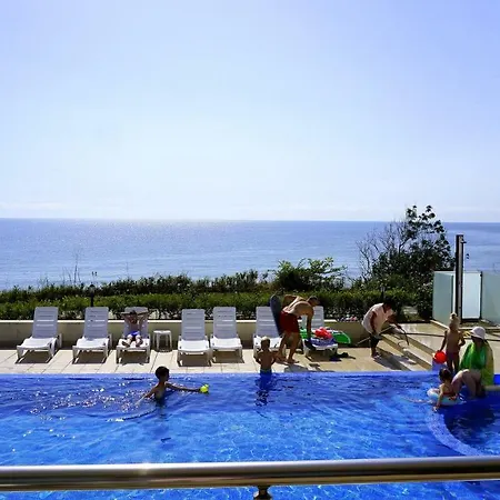 клиф на плажа - Byala Cliff First Line Apartment Byala (Varna)