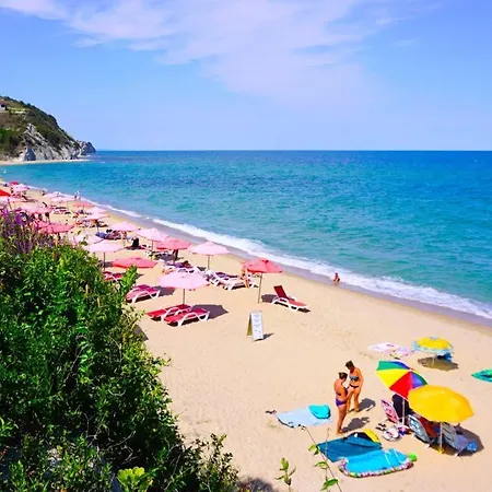 клиф на плажа - Byala Cliff First Line