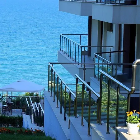 клиф на плажа - Byala Cliff First Line Apartamento