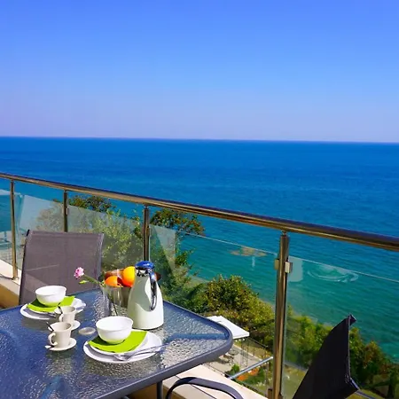 клиф на плажа - Byala Cliff First Line Apartmán *