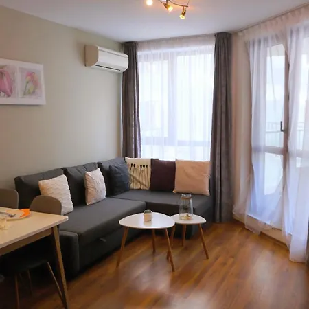 клиф на плажа - Byala Cliff First Line