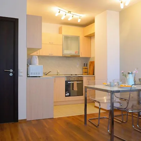 клиф на плажа - Byala Cliff First Line *