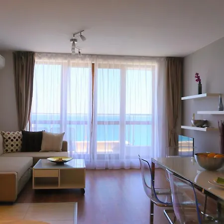 клиф на плажа - Byala Cliff First Line Apartment Byala (Varna)