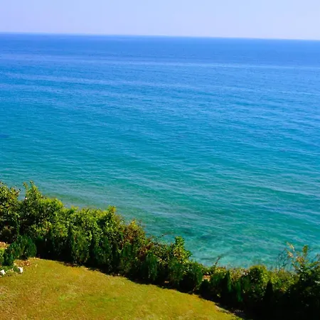 клиф на плажа - Byala Cliff First Line * Bjala