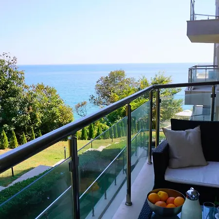 клиф на плажа - Byala Cliff First Line Byala (Varna)