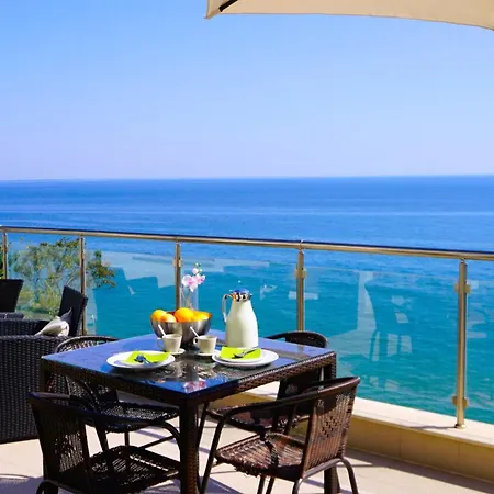 клиф на плажа - Byala Cliff First Line Byala (Varna)