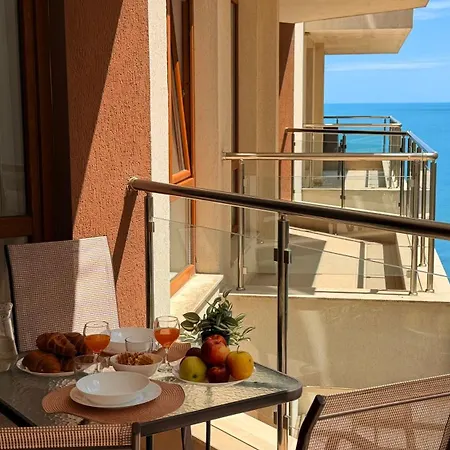 клиф на плажа - Byala Cliff First Line Apartment