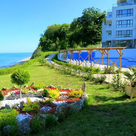 клиф на плажа - Byala Cliff First Line Bjala